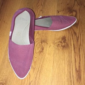 Sanuk Shoes - Sanuk burgundy shoes size 9 Sanuk Shoes - Sanuk burgundy shoes size 9